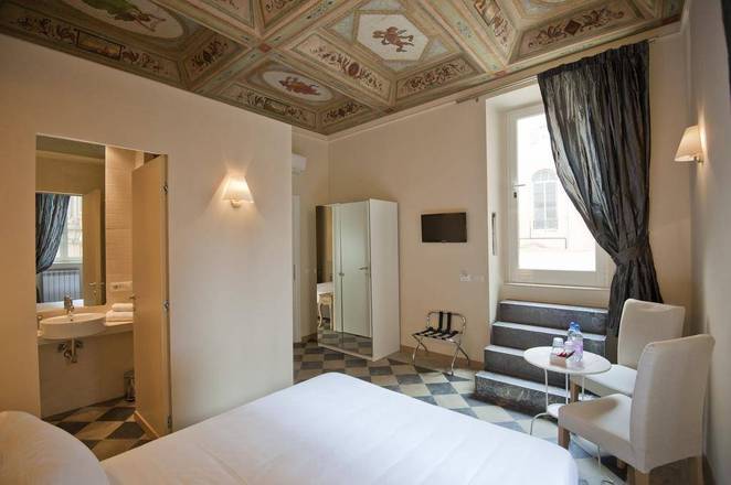 Little Queen, Rome