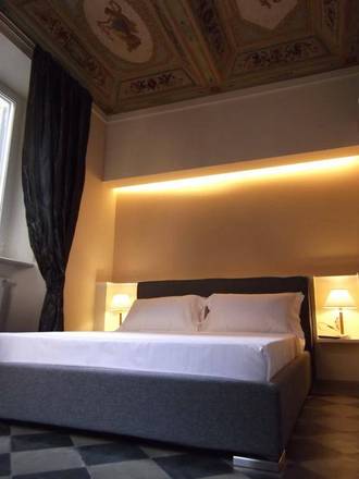 Little Queen, Rome