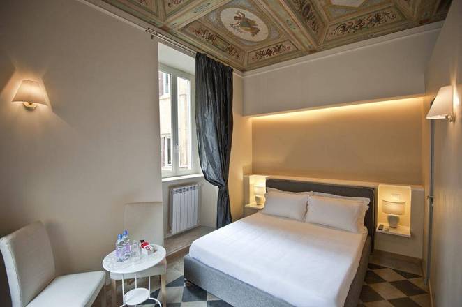 Little Queen, Rome
